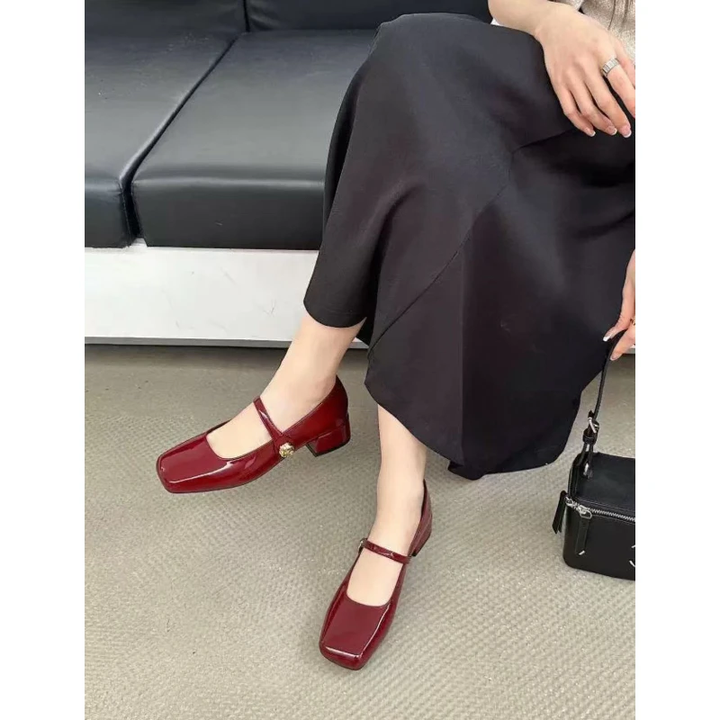 M9-85简约一字扣带粗跟时装鞋