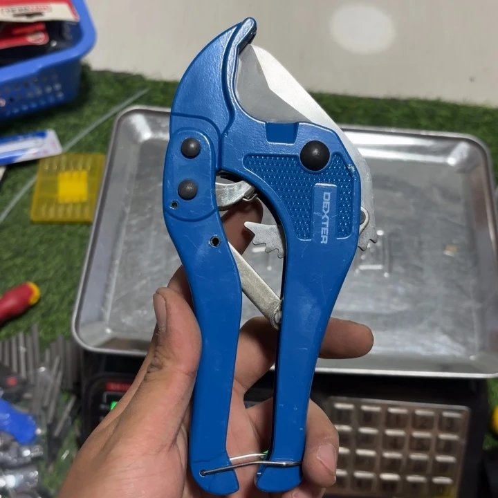 随***_乐华梅兰水管剪一个