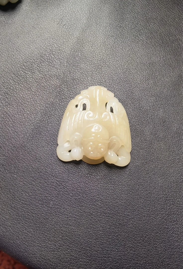 精美和田玉挂件一件