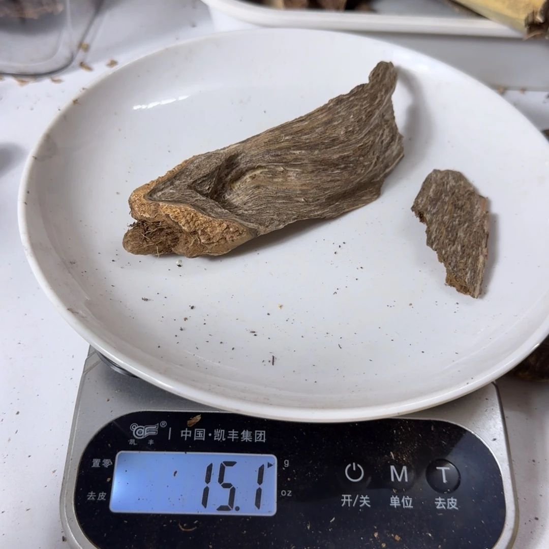 沉香碎屑沉香中山根15克