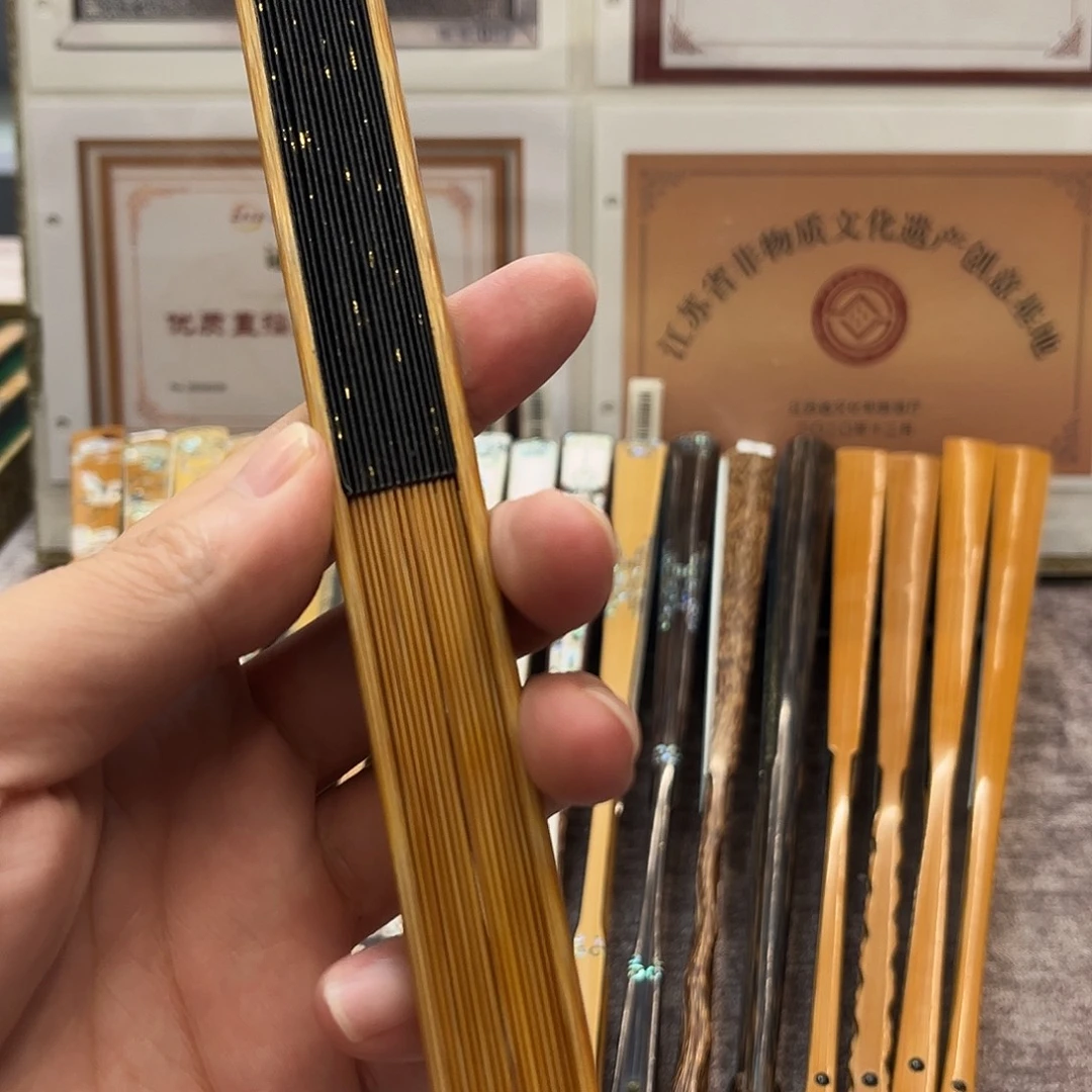 扇子手工制作工艺精湛