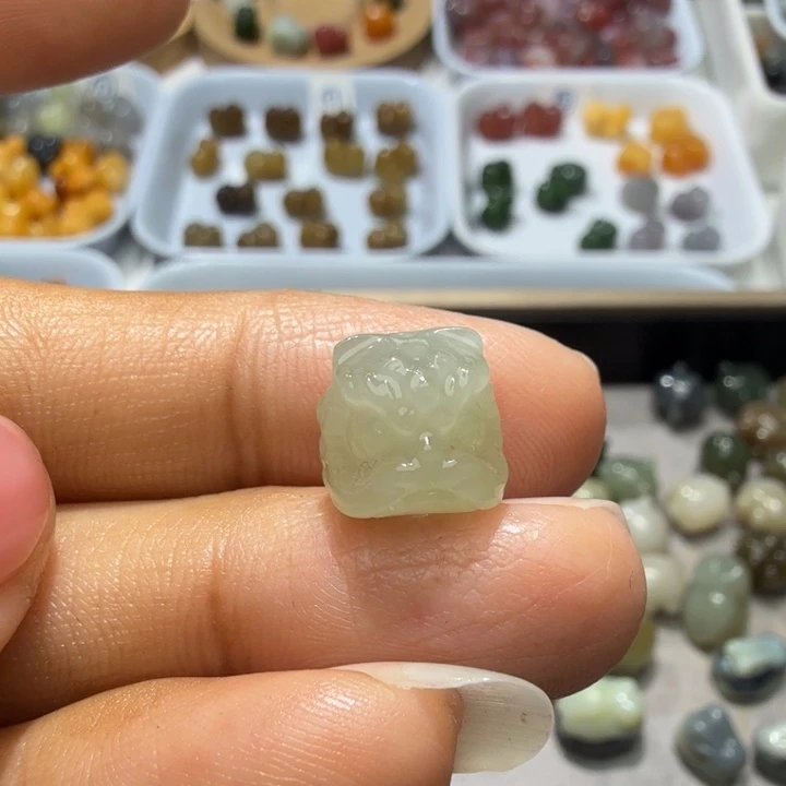 和田玉未镶嵌珠宝奇石