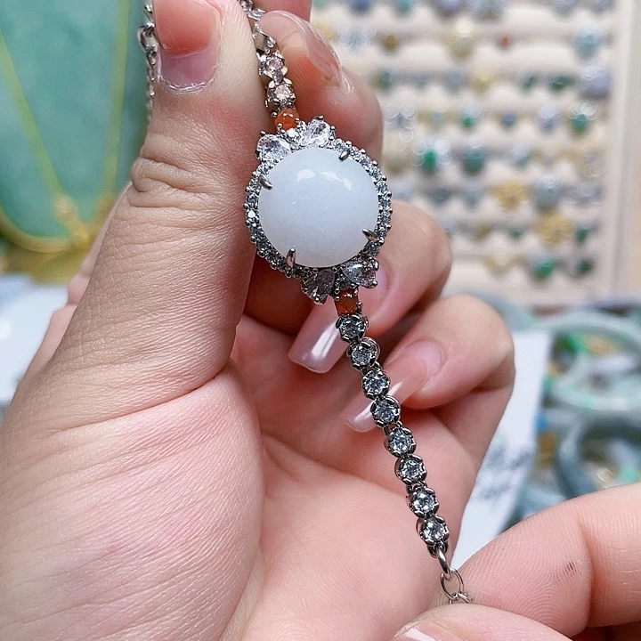 翡翠手镯未镶嵌天然翡翠