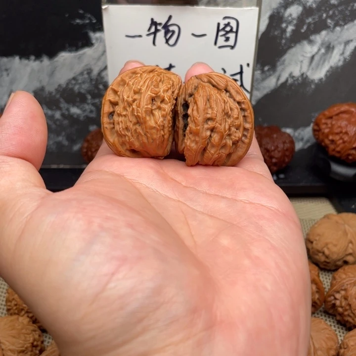 夜***雨把件文玩核桃半壁白狮子