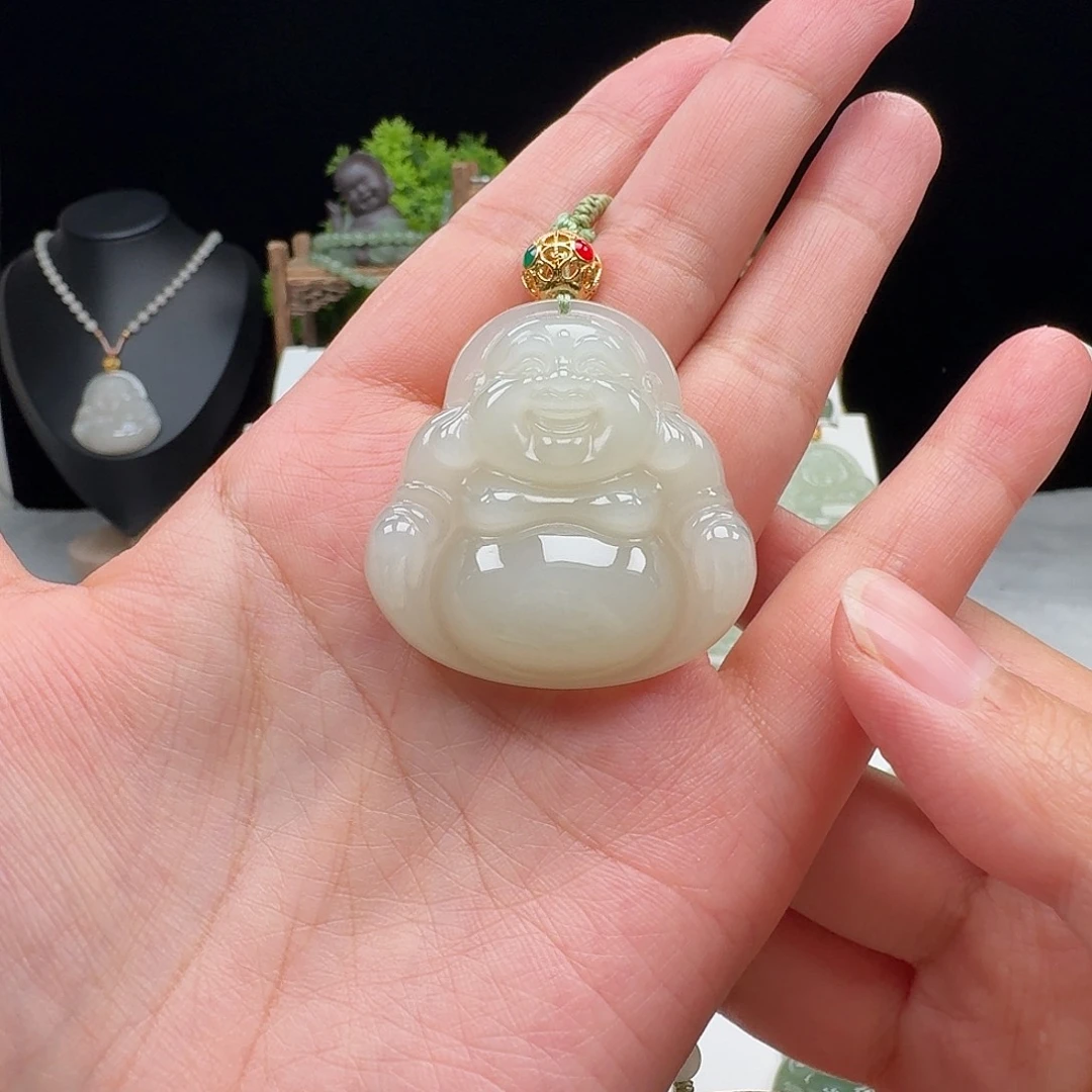 梨***默和田玉未镶嵌颈饰