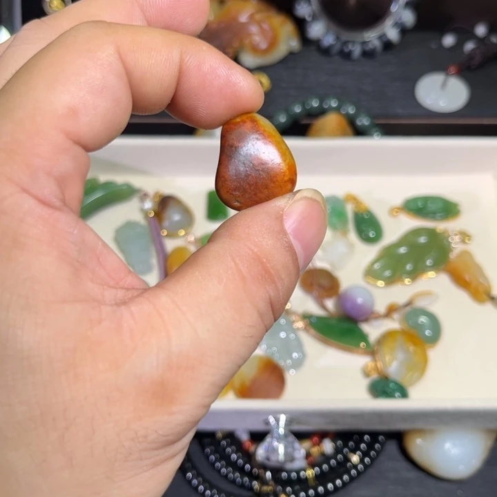 和田玉（糖玉）未镶嵌珠宝奇石