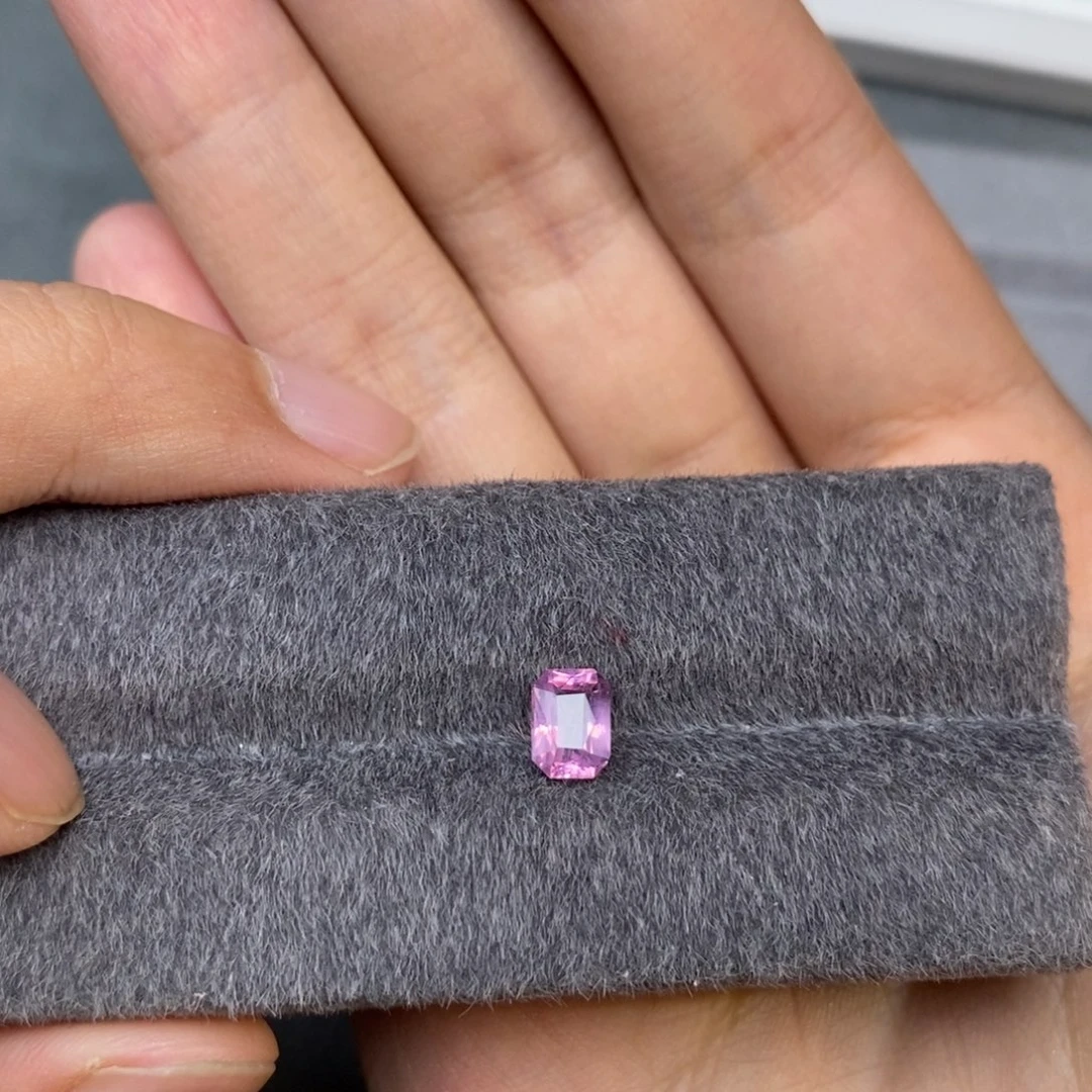 梅***兄尖晶石裸石1.06ct 马亨盖