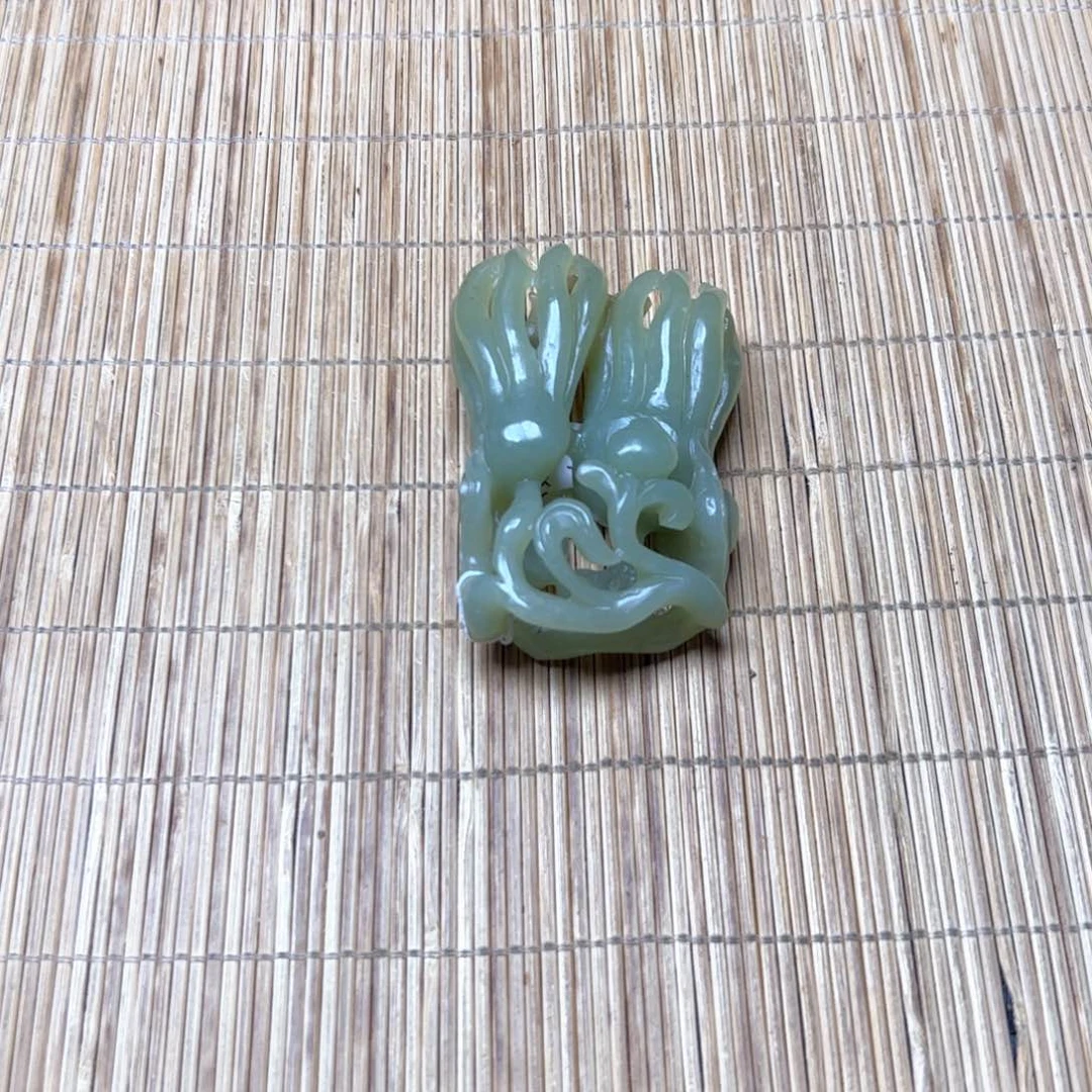 和田玉未镶嵌把件
