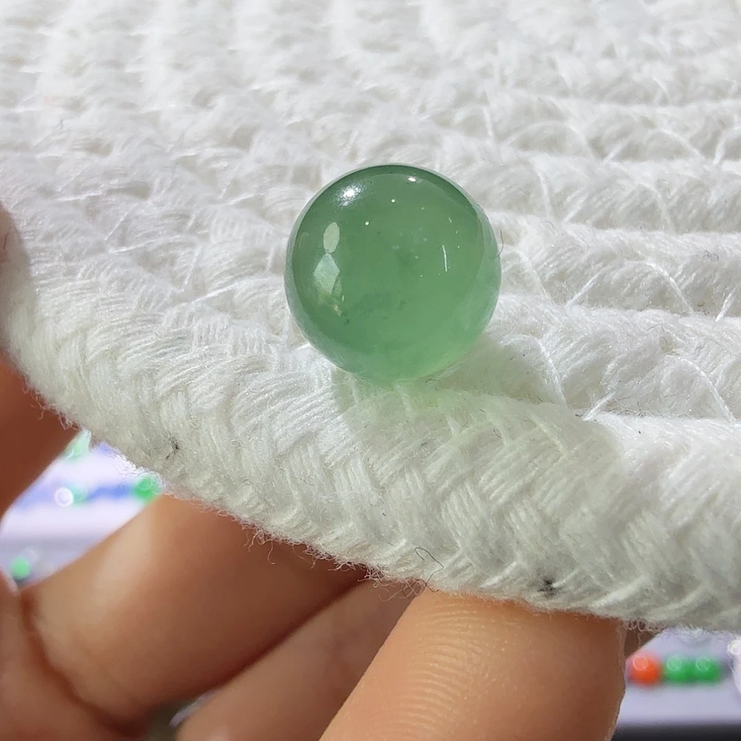 翡翠未镶嵌颈饰湖水绿 卡10