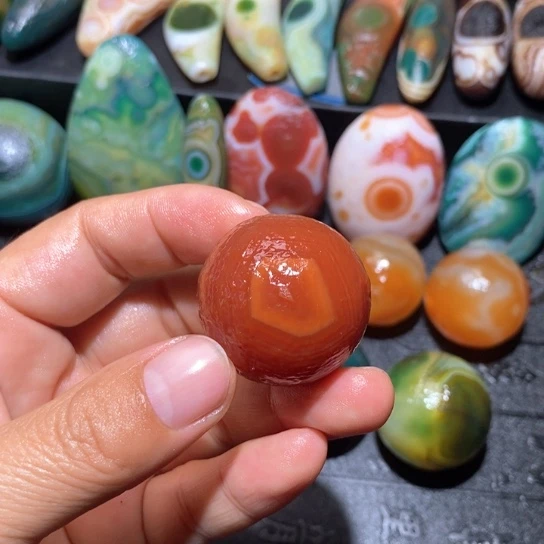 石英质玉未镶嵌珠宝半成品不**心