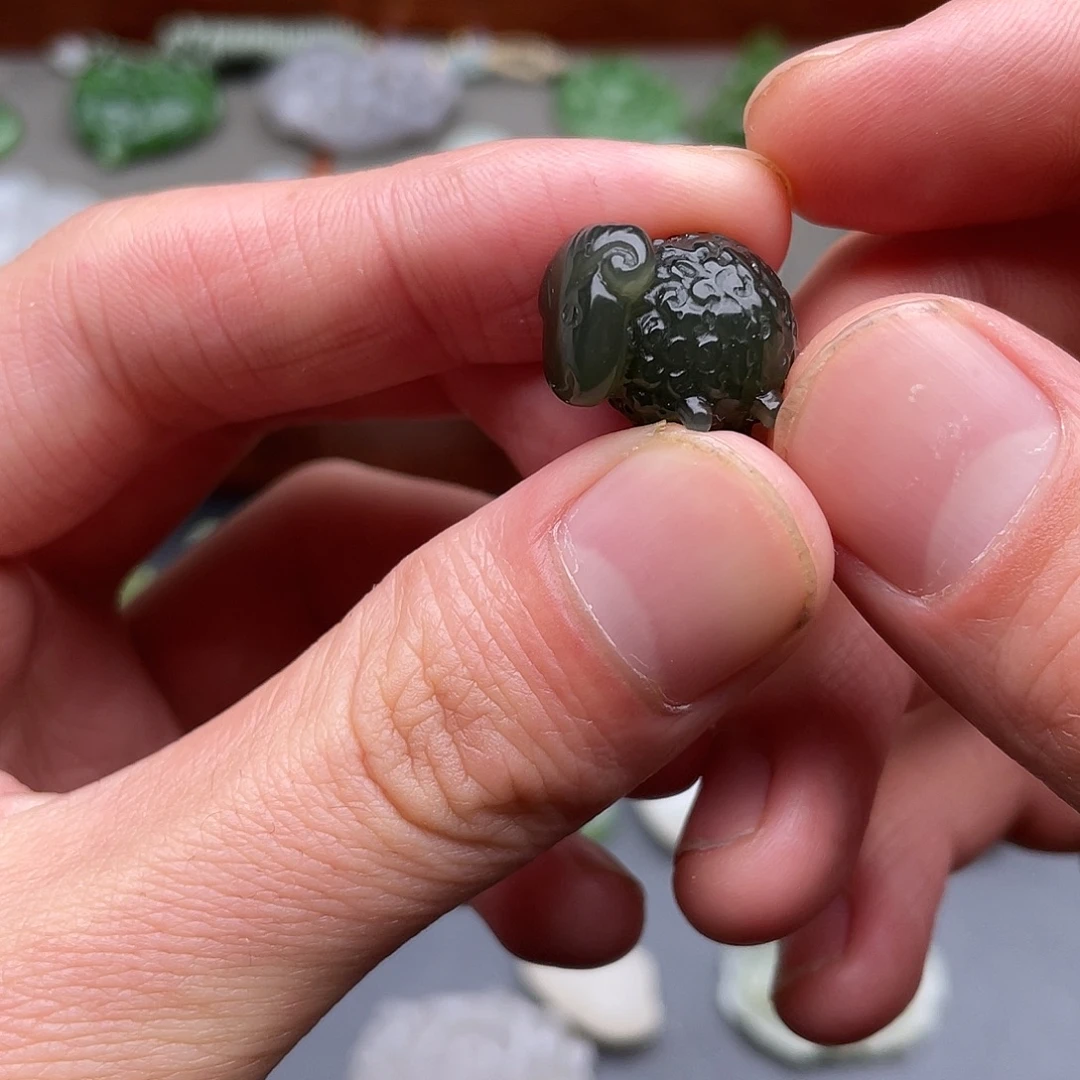 和田玉未镶嵌颈饰小羊