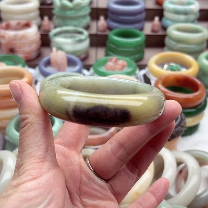 石英质玉手镯未镶嵌