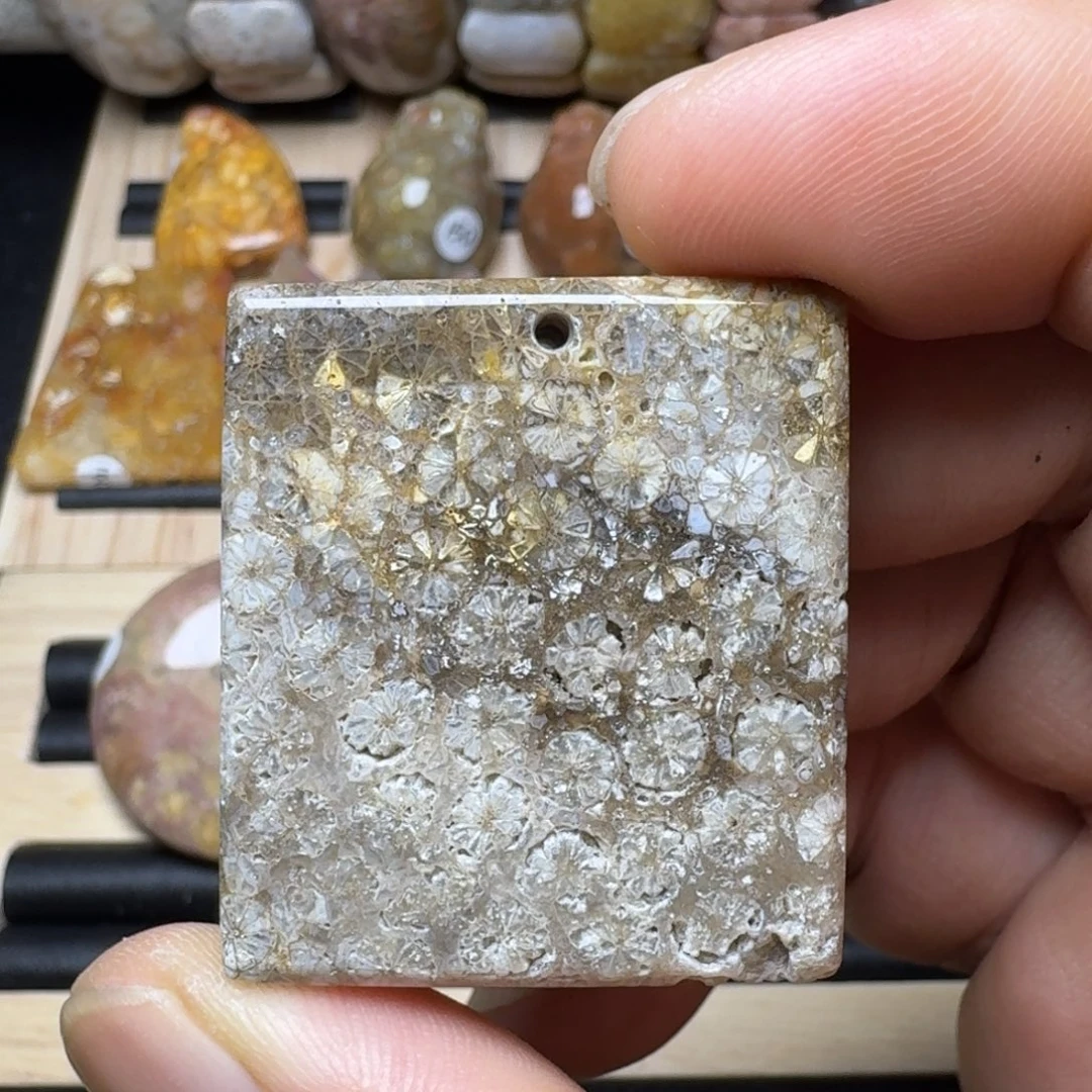 未镶嵌纯天然色有机玉石保真色硅化玉无珠无绳一件包邮