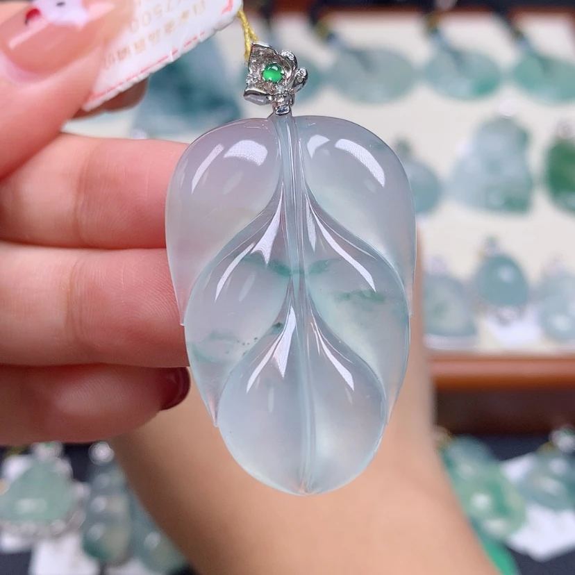 【闪购商品】翡翠18K金镶嵌颈饰叶子