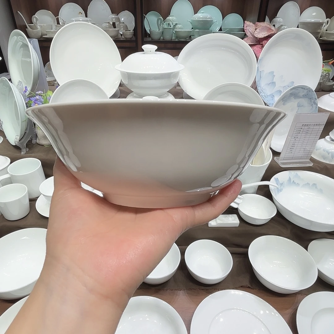 瓷骨瓷8寸斗碗3个。