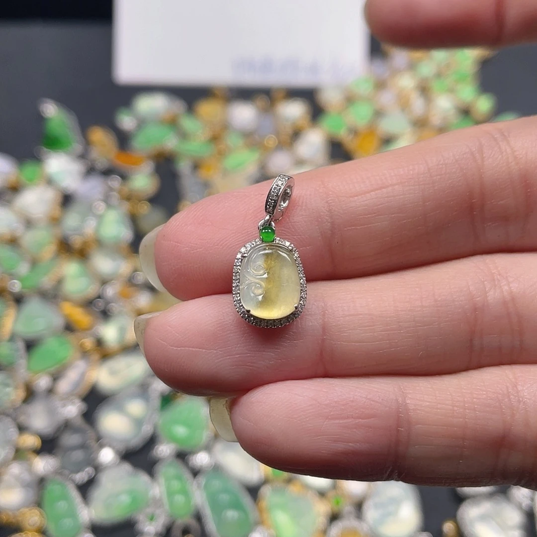 翡翠颈饰18K金镶嵌S****.天然翡翠18kA货