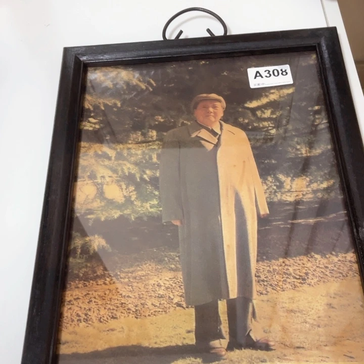 爷爷在上海。尺寸45x35。送29x21小尺寸一个