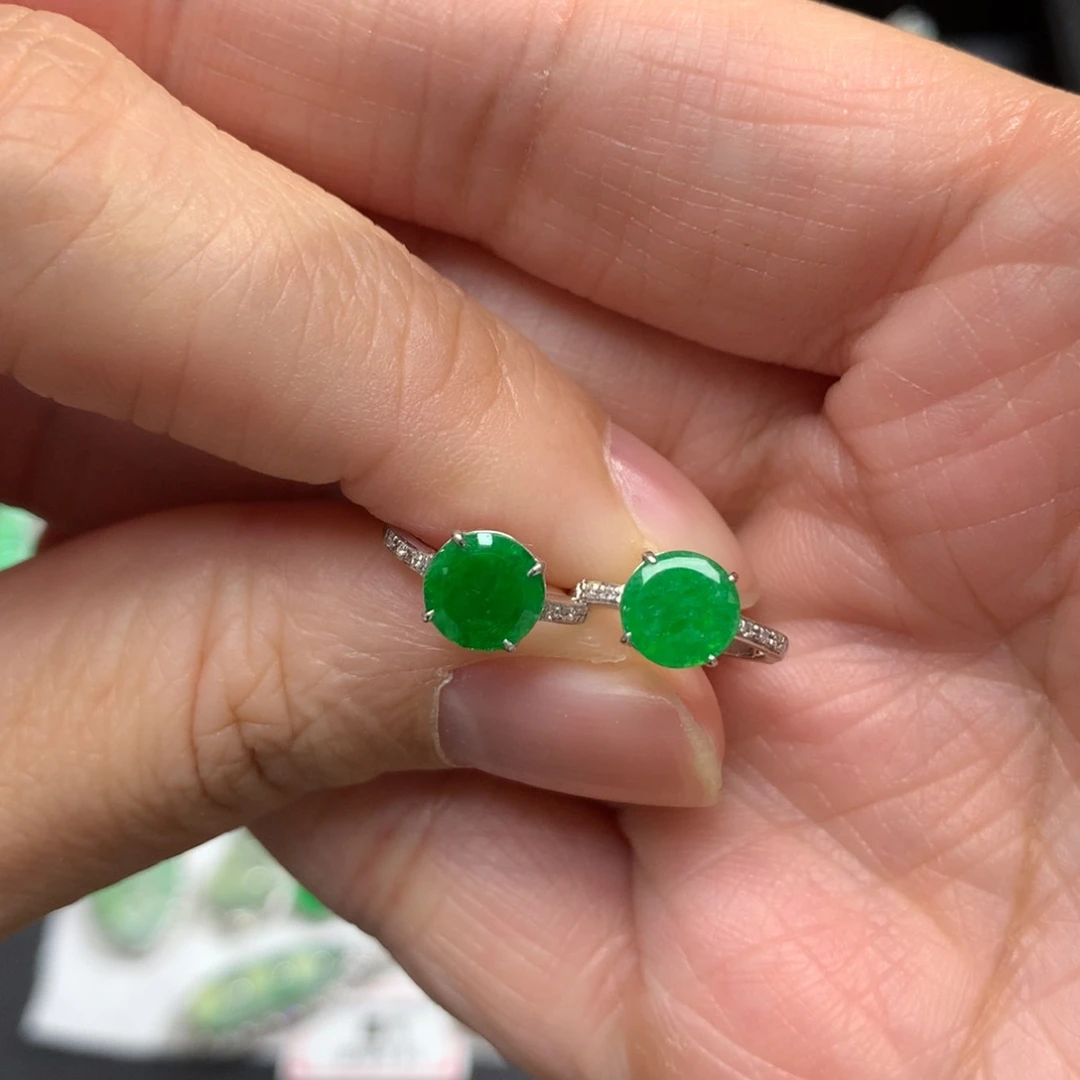 翡翠18K金镶嵌耳饰有色花