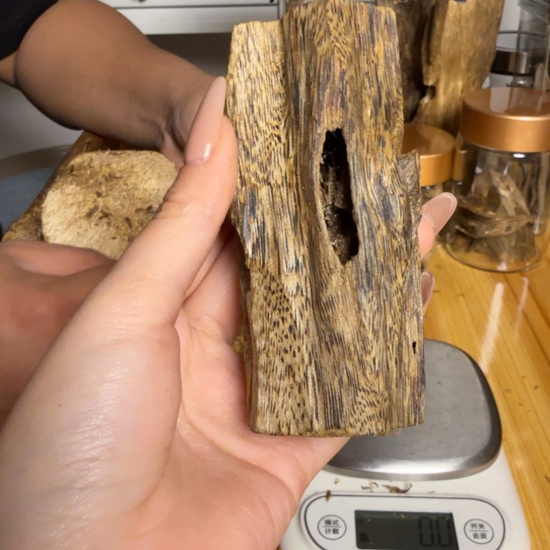 沉香白奇虫漏香36克