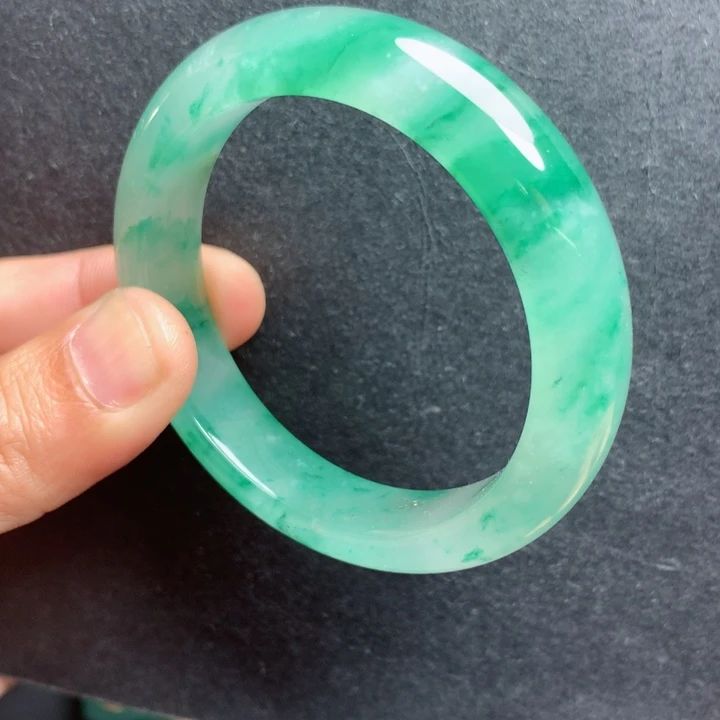 未镶嵌手镯石英质玉