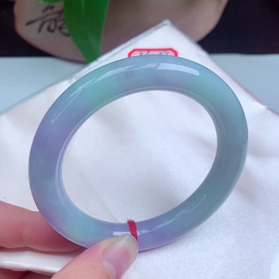 翡翠手镯未镶嵌    45  圆条55-56 春彩