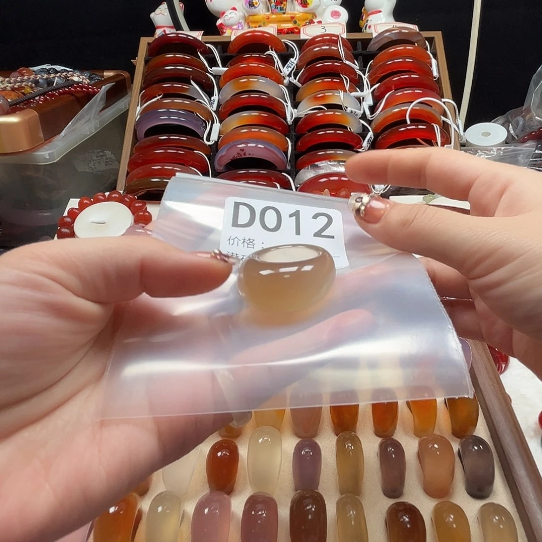 米***多玛瑙/玉髓未镶嵌戒指