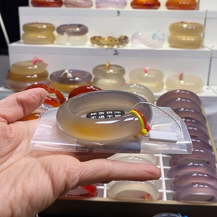 ****果玛瑙/玉髓未镶嵌手镯天然纹理俏色