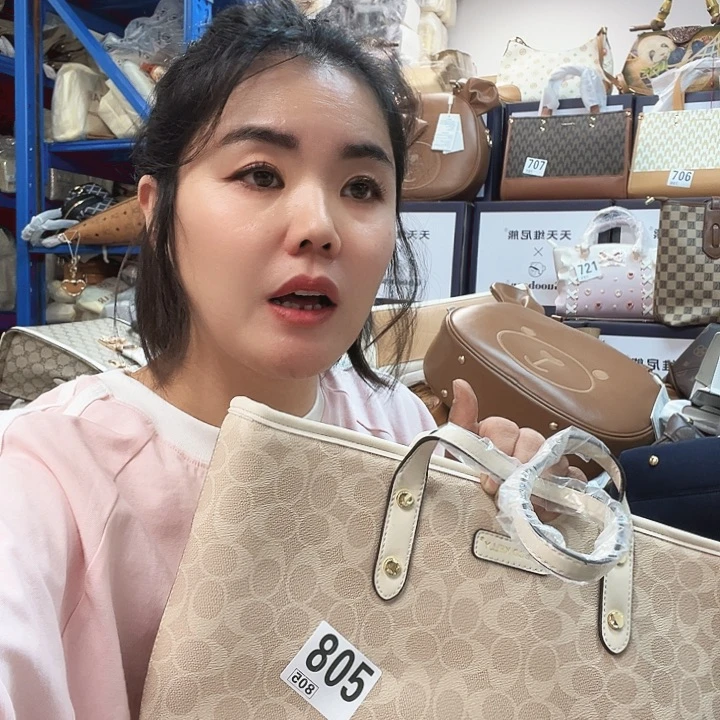 PU包包包包包包包包人