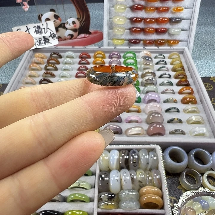 玛瑙/玉髓未镶嵌戒圈A17不退换17.9港17