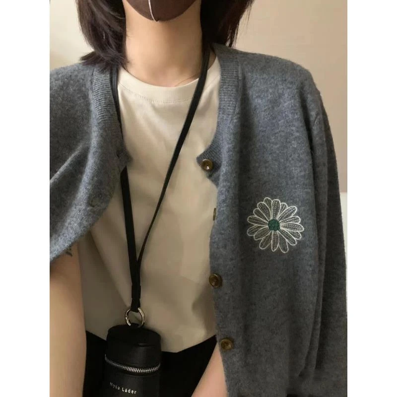 【太阳花刺绣】小个子花朵圆领宽松深灰针织开衫女新款FFK6039