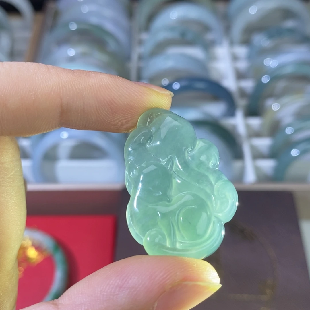 颈饰未镶嵌翡翠好