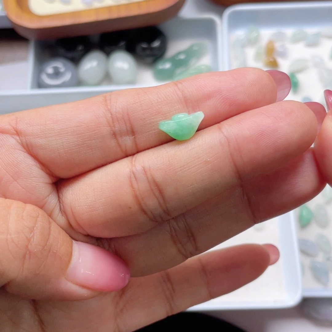 翡翠未镶嵌颈饰56789888