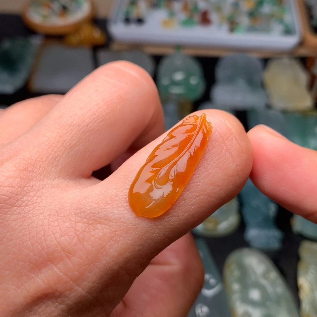 定制翡翠未镶嵌羽毛