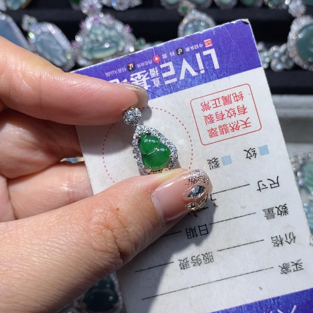 翡翠颈饰未镶嵌刘*翡翠