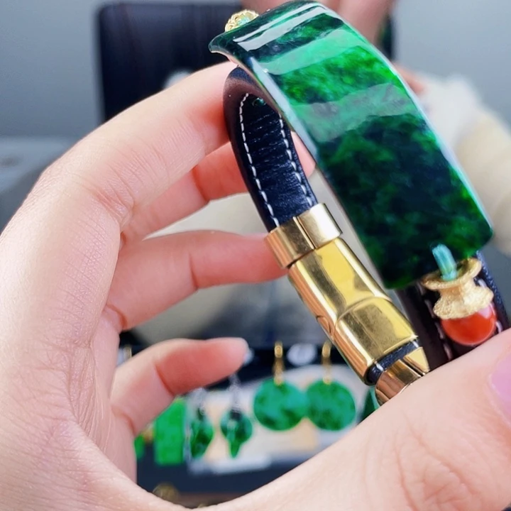 翡翠手镯未镶嵌饰品