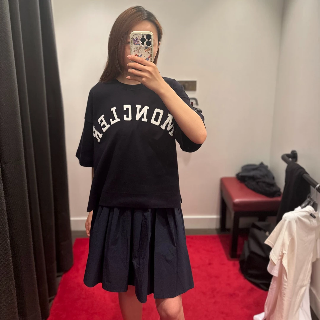 【巴黎直邮】Moncler盟可睐海军蓝褶皱细节短款半身裙  2D000