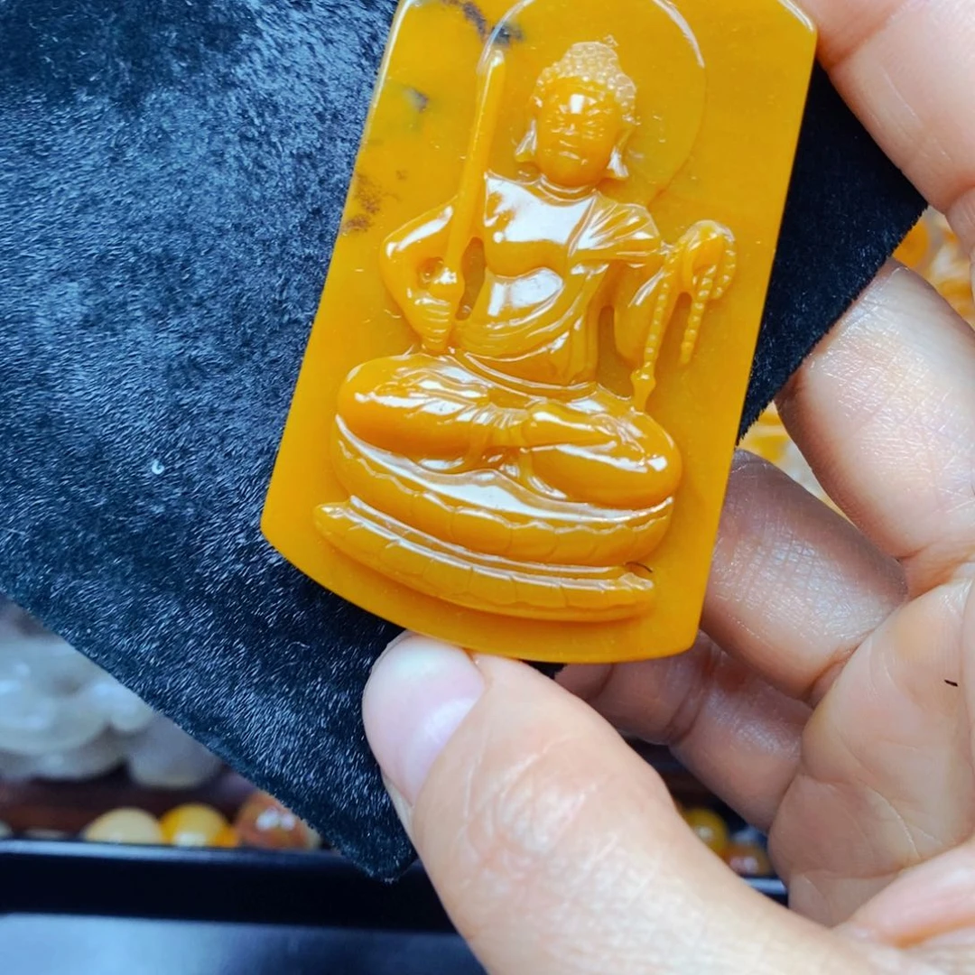 未镶嵌石英质玉（黄龙玉）颈饰