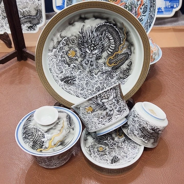 摆件景德镇陶瓷研究所工作的