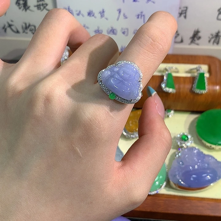 18K金镶嵌戒指翡翠