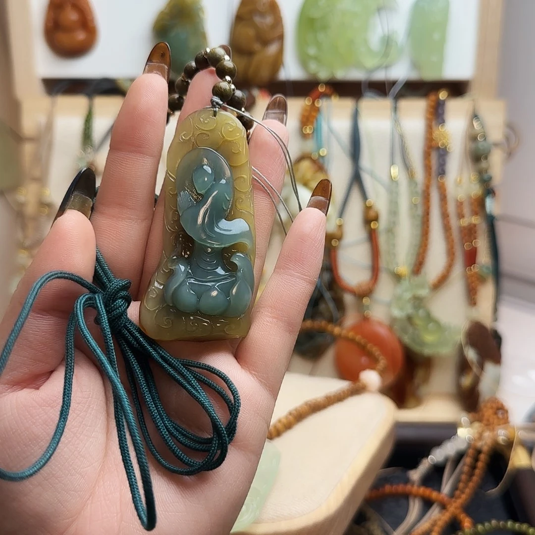 胡***极蛇纹石玉合金颈饰