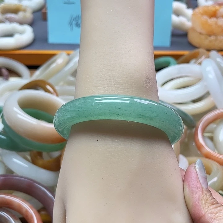 未镶嵌石英岩玉珠宝奇石贝*