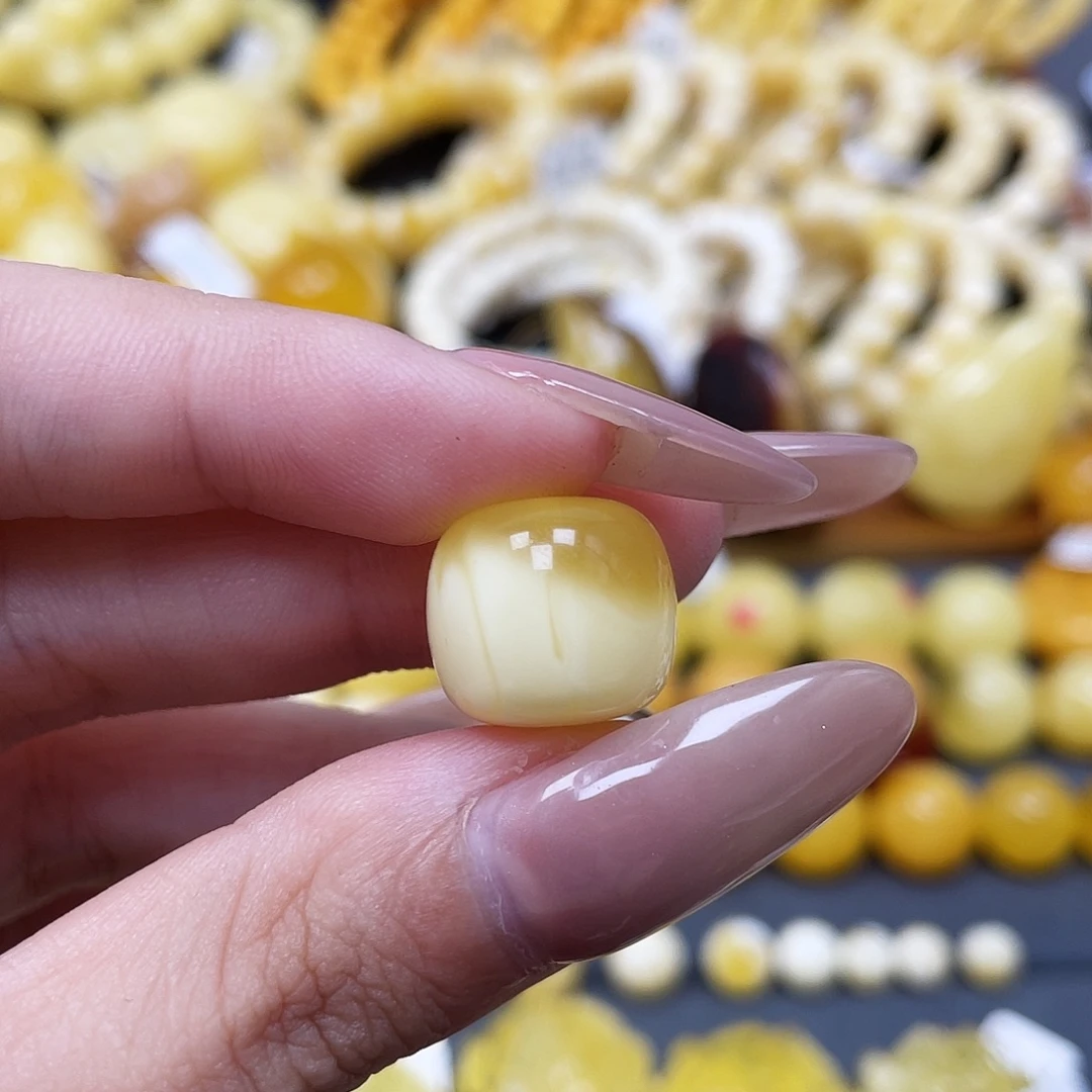 琥珀未镶嵌裸石14.7*13.2mm半山半水老型