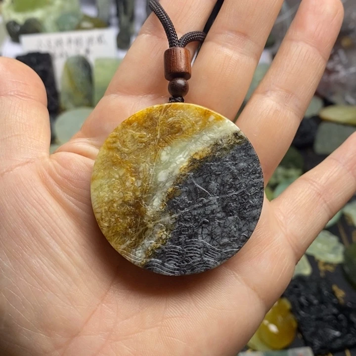 蛇纹石玉颈饰合金