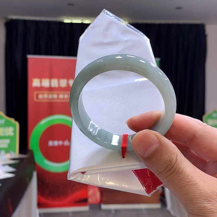 翡翠手镯未镶嵌缅甸翡翠