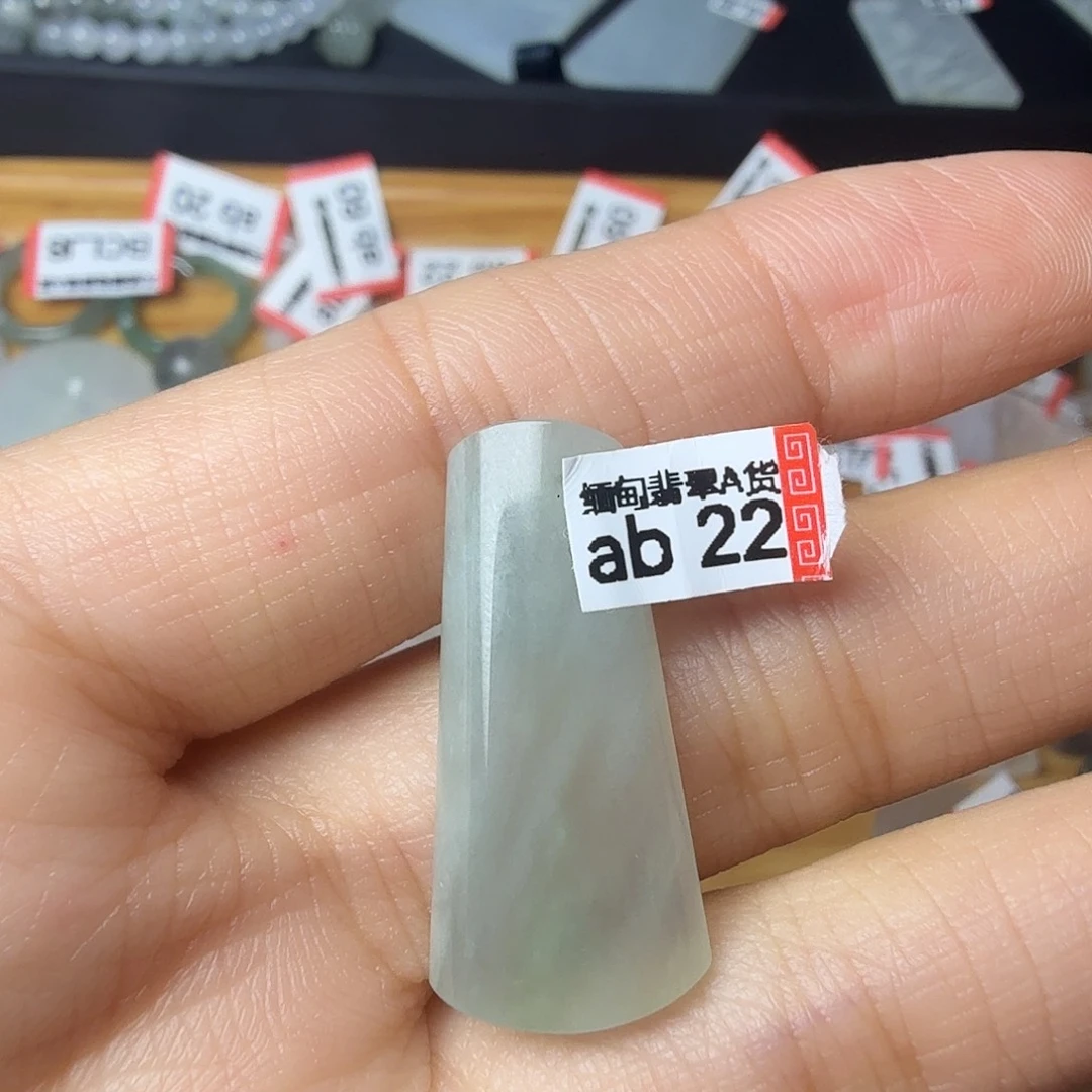 翡翠未镶嵌颈饰天然缅甸翡翠A货
