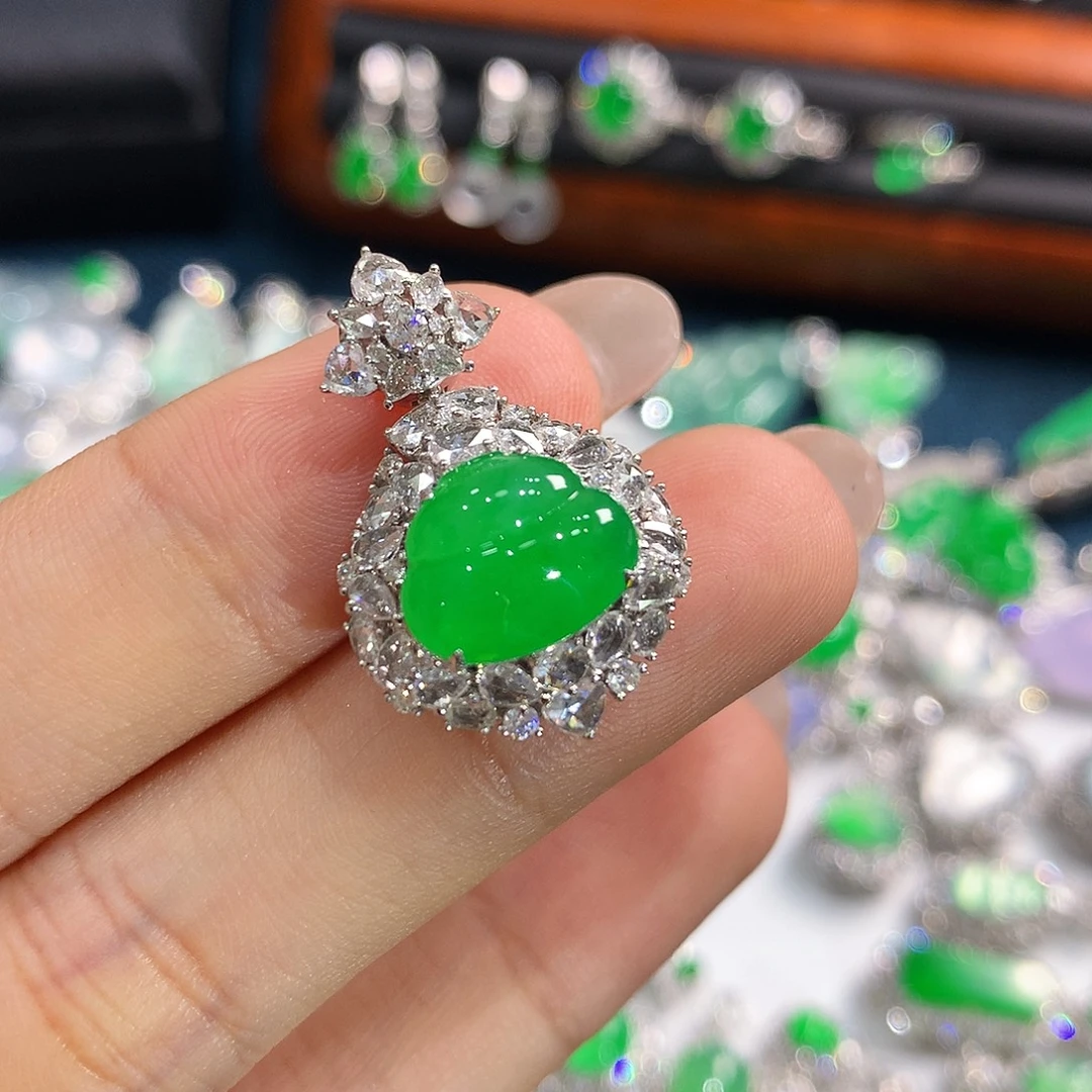 翡翠18K金镶嵌颈饰