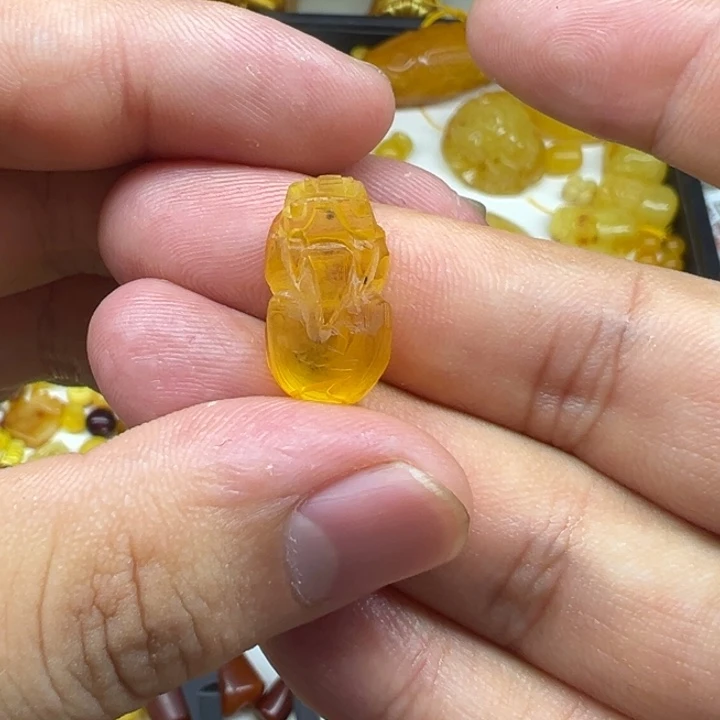 琥珀未镶嵌珠宝奇石