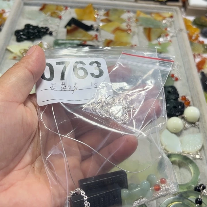 花***声合金蛇纹石玉耳饰
