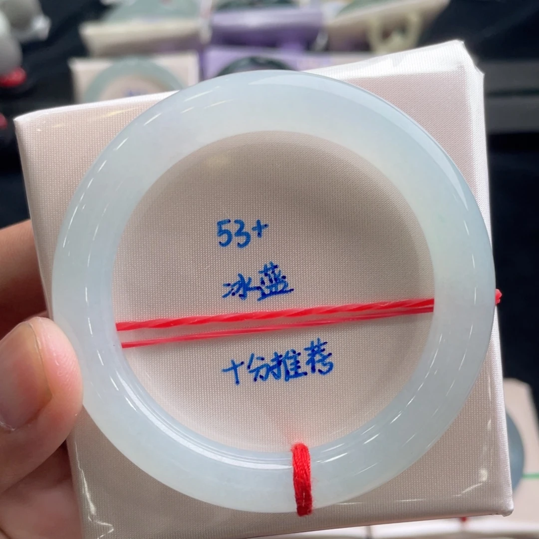 翡翠手镯未镶嵌翡翠手镯