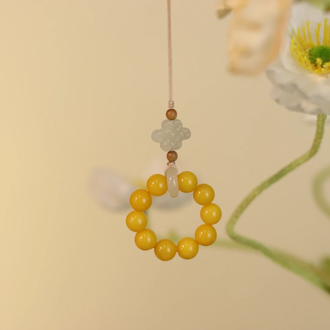 ZC10A18281[原创]【遗珠专款】蜜蜡和田玉挂件（多样性发货）